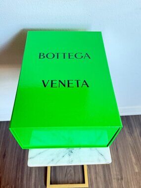 Bottega Veneta Green Magnetic Gift Box w/ Black Ribbon & Filling NWOT